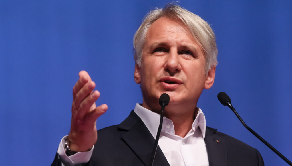 Eugen-Orlando-Teodorovici-shutterstockfoto-crop