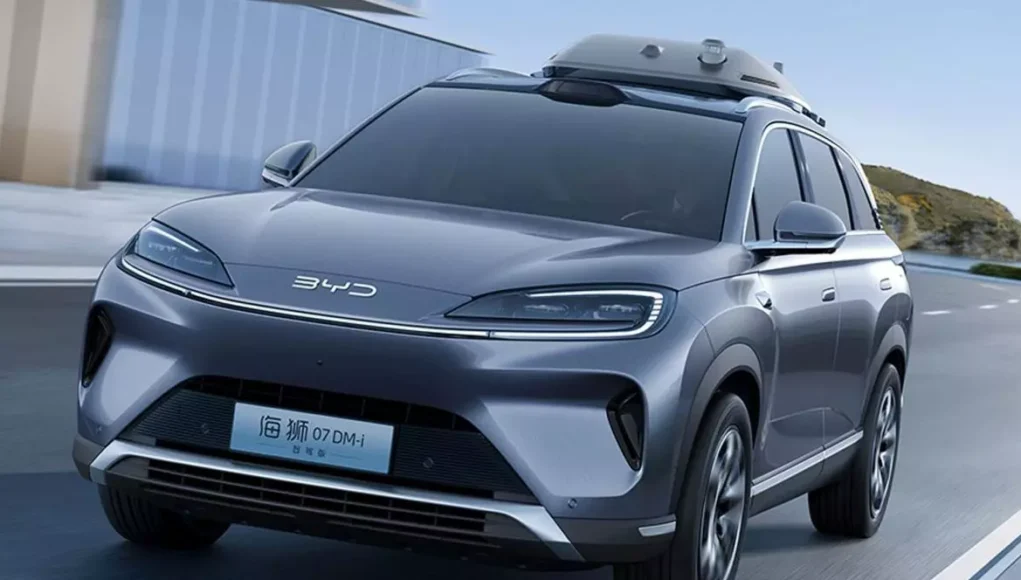 producatorul-chinez-de-masini-electrice-byd-ofera-cumparatorilor-o-drona-montata-pe-acoperis--imagine-cu-caracter-ilustrativ--foto-hepta-scaled-e1762696091954